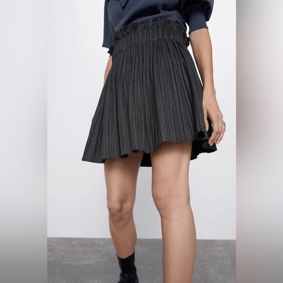 EUC Zara Pleated Houndstooth Mini Skirt Black Gray Ruffled Waist Size Small - Picture 8 of 16